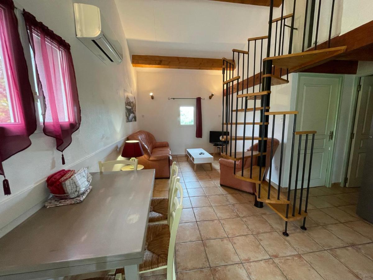 ז'ואיוז Village De Gites Mas De La Bastide מראה חיצוני תמונה